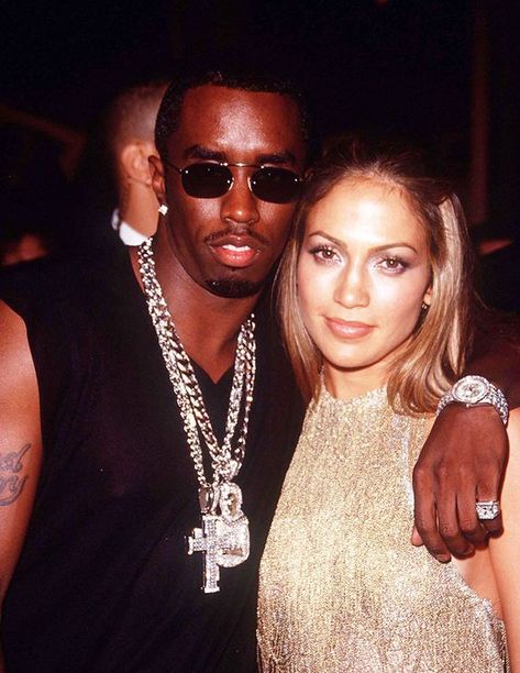 young #puffdaddy & #jlo Celebrity Couple Costumes, 2000s Celebrities, Couple In Love, Black Celebrities, Couples Costumes, Couples Photoshoot, Celebrity Couples, Celebrity Photos, Square Sunglasses Women