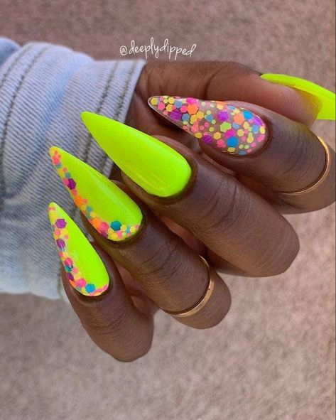 Ongles Bling Bling, Neon Acrylic Nails, Neon Green Nails, Nails Art Designs, Stiletto Nails Designs, Dope Nail Designs, Vacation Nails, Neon Nails, Yellow Nails