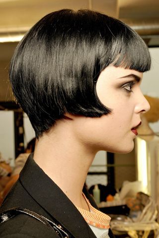 Glamorous Hollywood Waves: Achieve a Red Carpet Look Louise Brooks Haircut, 1920 Bob Haircut, 1920s Hair Bob, Louise Brooks Bob, 1920s Bob Haircut, 1920s Short Hair, 20s Bob, 1920s Hair Short, 1920s Bob