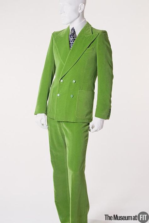 Yves Saint Laurent. Green velvet suit 1972. Male. France. A lime green velveteen suit , double breasted jacket, notched collar and flared pants. Museum at FIT New York. 70s Men, Ysl Saint Laurent, That Dress, Vintage Mens Fashion, Green Suit, Vintage Suits, I'm With The Band, 1970s Fashion, Reduce Weight