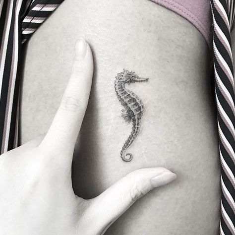 Small Seahorse Tattoo, Marine Tattoo, Animal Tattoos For Women, Seashell Tattoos, Seahorse Tattoo, Inspiration Tattoos, Mermaid Tattoo, Mermaid Tattoos, Horse Tattoo