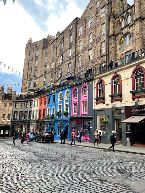 harry potter aesthetic in Edinburgh, Scotland Edinburgh In Summer, Summer Edinburgh, Edinburgh Harry Potter, Marni Mann, Edinburgh Aesthetic, Summer In Ireland, Europe Vibes, Edinburgh Photography, Monica Murphy