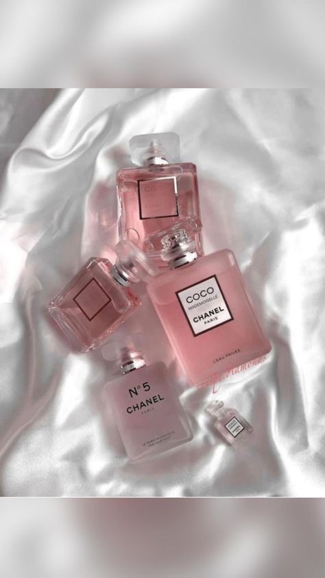 Kate Spade Perfume, Koleksi Parfum, Perfume Chanel, Chanel Aesthetic, Coco Chanel Mademoiselle, Parfum Chanel, Moda Chanel, Pink Perfume, Perfume Collection Fragrance