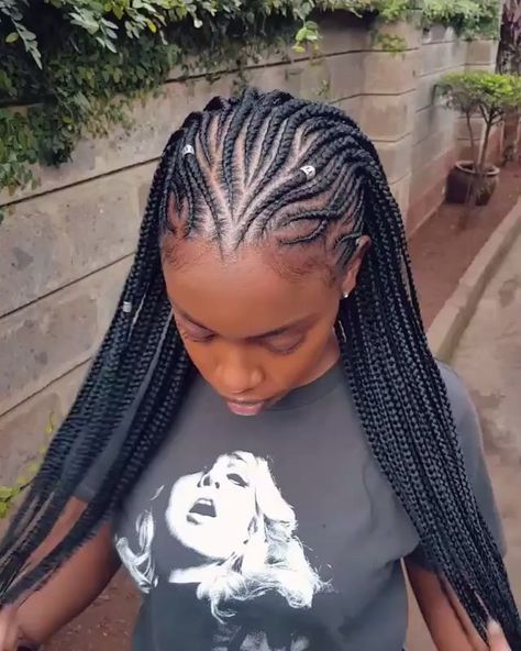 cornrows with beads [Vidéo] | Tresses de cheveux naturels, Coiffure naturelle, Coupe de cheveux enfant Cornrows With Beads, Scalp Braids, Cornrows Braids For Black Women, Braided Hairstyles For Black Women Cornrows, Feed In Braids Hairstyles, African Hair Braiding Styles, Long Box Braids, Braided Cornrow Hairstyles, Braids Hairstyles Pictures