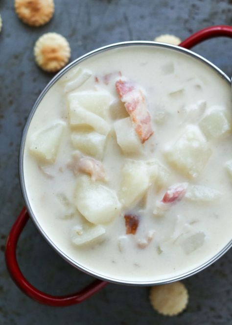 Chunky Clam Chowder is thick and creamy, filled with plenty of potatoes, clams, and bacon. Perfect for a weeknight dinner or a special occasion. - by Barefeet In The Kitchen Sunday Soup, Vegetable Chowder, Seafood Soups, Clam Chowder Recipe, Soup Lovers, Wild Onions, Delicious Soups, Chowder Recipe, Seafood Soup