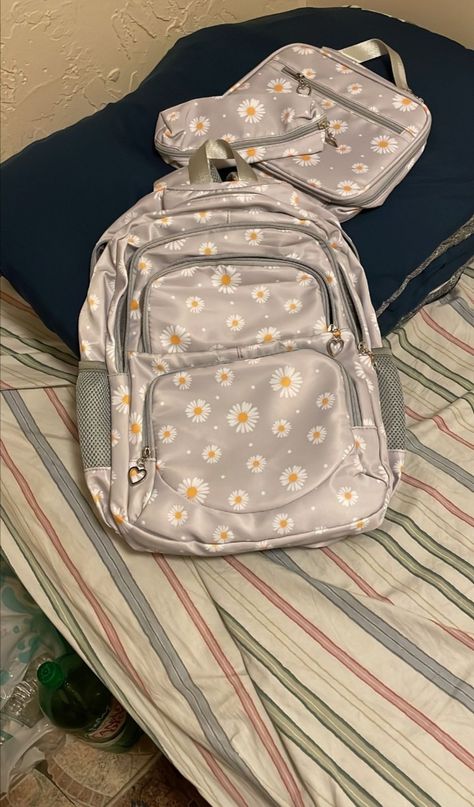 Cute Mochi, Cute Backpacks For School, Mochila Jansport, Cute School Bags, Stylish School Bags, Sephora Skin Care, Back To School Bags, Cool School Supplies, Classy Photography