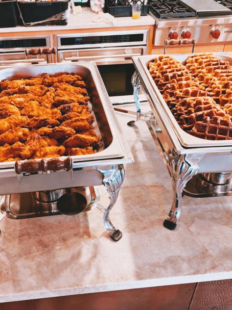 Wedding Breakfast Buffet, Brunch Wedding Food, Bridal Breakfast, Gender Reveal Food, Brunch Catering, Breakfast Chicken, Breakfast Catering, Wedding Buffet Food, Fried Chicken And Waffles