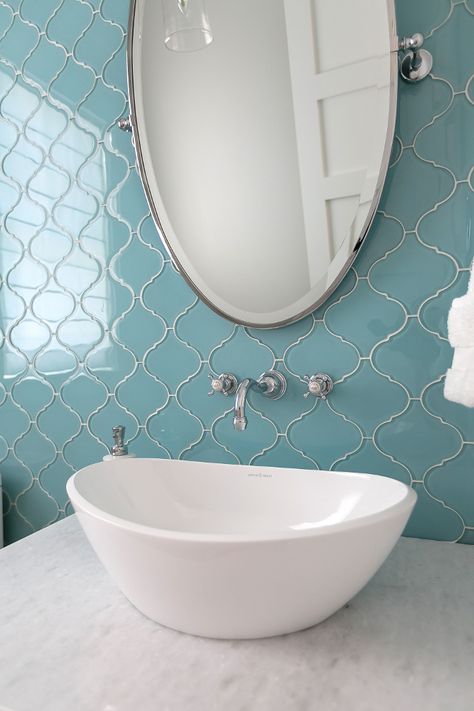 New Beach House with Coastal Interiors - Home Bunch Interior Design Ideas Arabesque Bathroom, Glass Arabesque Tile, Tile Choice, Blue Powder Rooms, Arabesque Tiles, Countertop Quartz, Small Bathroom Tile Ideas, Tile Countertop, Glass Tile Bathroom