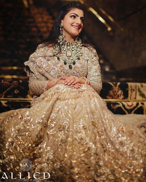 Metallic Lehenga, Golden Bridal Lehenga, Tarun Tahiliani Bridal, भारतीय दुल्हन संबंधी, Unique Bridal Jewelry, Bridal Lehenga Designs, Muslim Wedding Dresses, Gothic Wedding Dress, Designer Bridal Lehenga