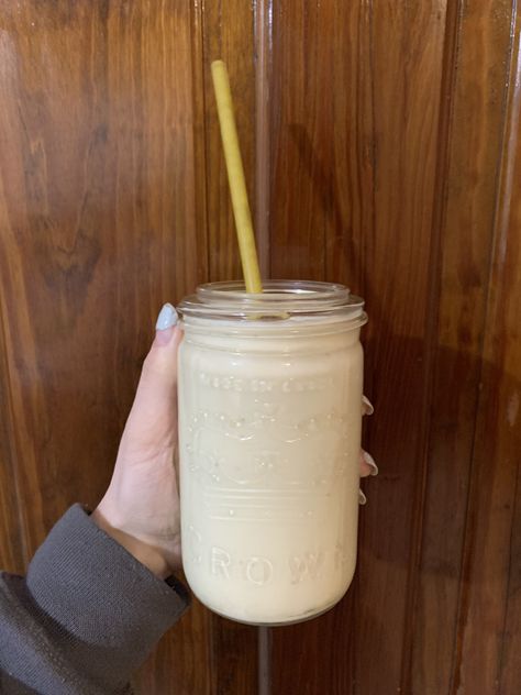 Banana Smoothie Aesthetic, Green Machine Smoothie, Banana Vitamins, Smoothie Aesthetic, Energy Smoothie Recipes, Blueberry Muffin Smoothie, Easy Drinks To Make, Banana Health Benefits, Sugar Free Peanut Butter