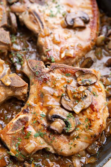 Pork Chop Mushroom, Pork Chops With Mushroom Gravy, Pork Chops Smothered, Roast Pork Chops, Smothered Pork Chops Recipe, Healthy Weekly Meal Plan, Pork Dinners, Mushroom Pork Chops, Pork Chops And Gravy