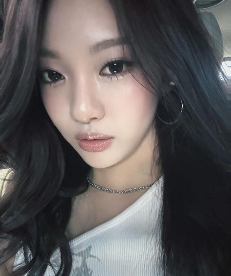 Soft Gamine, Cap Hair, Gorgeous Makeup, I Love Girls, Makeup For Brown Eyes, May 22, Grunge Aesthetic, Korean Makeup, Korean Beauty