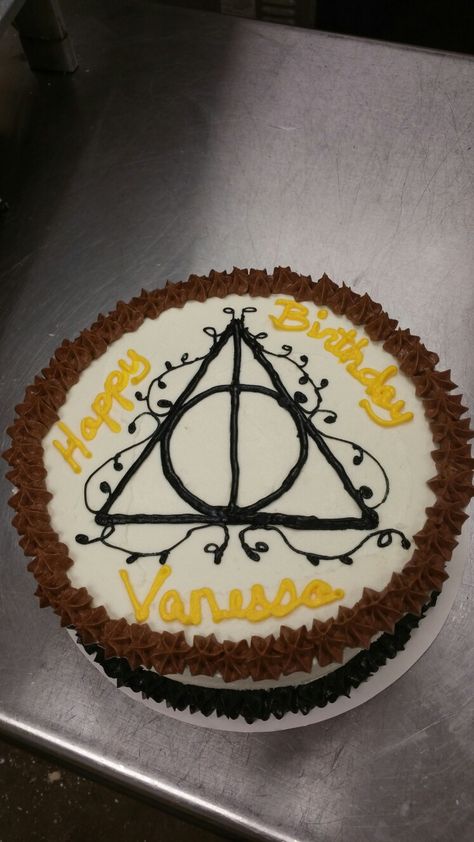 Voldemort Cake, Harry Potter Birthday Cake Easy, Simple Harry Potter Cake Ideas, Simple Harry Potter Cake, Easy Harry Potter Cake, Porter Cake, Harry Potter Decal, Korean Vibe, Harry Potter Theme Birthday