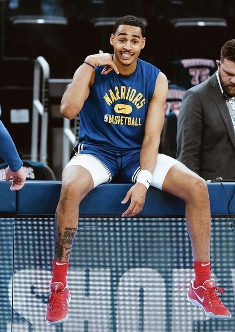 Jordan Poole Pfp, Nba Wallpapers Stephen Curry, Michael Jordan Pictures, Basketball Background, Jordan Poole, Bola Basket, Nba Outfit, Basketball Photos, Nba Fashion