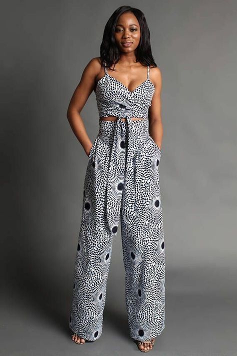 Chitenge Outfits, Kitenge Fashion, Beautiful Ankara Styles, African Wear Dresses, Afrikaanse Mode, African Fashion Modern, African Inspired Fashion, Ankara Dress, African Print Dresses