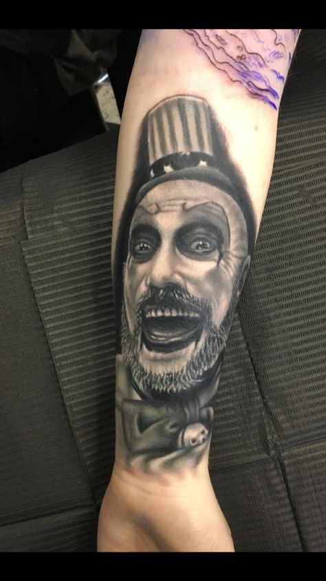 Captain Spaulding Tattoo Design, The Devils Rejects Tattoo, Devils Rejects Tattoo, Captain Spaulding Tattoo, Movie Character Tattoos, Scream Tattoo, Horror Sleeve, Devils Rejects, Tattoo Nightmares