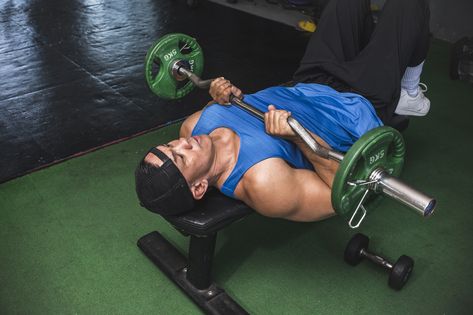 Don’t let the name fool you: You can use a curl bar to train most muscles in your body. We share our 10 favorite curl bar exercises to strengthen your chest. Curl Bar Workout For Men, Curl Bar Exercises, Bar Chest, Bar Exercises, Chest Workout For Men, Chest Exercises, Healthier Habits, Incline Bench, Muscles In Your Body