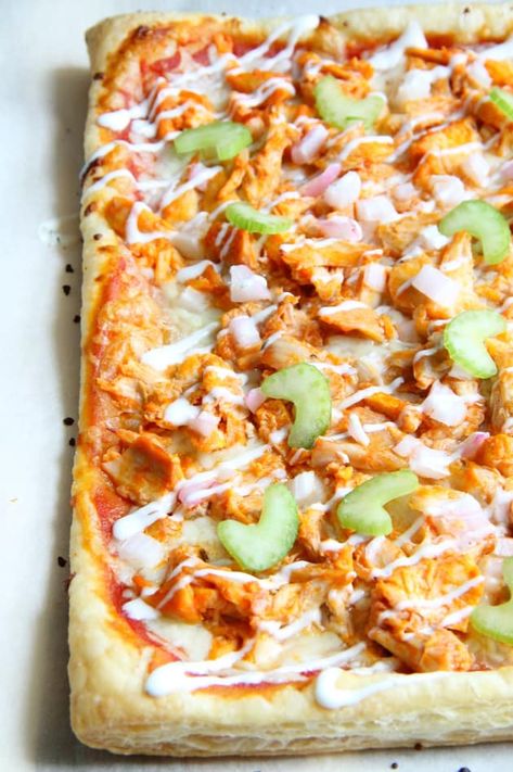 Buffalo Chicken Puff Pastry Pizza needs just a few ingredients and minutes in the oven to get on the table. Dinner is done, y'all. Buffalo Chicken Puff Pastry, Buffalo Chicken Flatbread Pizza, Buffalo Chicken Flatbread, Chicken Puff, Chicken Flatbread Pizza, Puff Pastry Pizza, Pastry Pizza, Eat Greek, Easy Buffalo Chicken