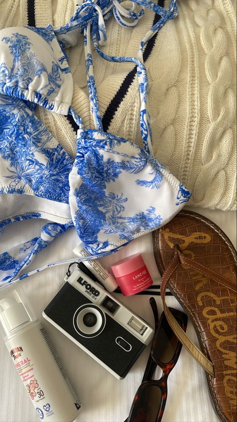 beach bag necessities, film camera, swimsuit Summer Beach Bag Aesthetic, Beach Bags Aesthetic, Summer Vlog Aesthetic, Pool Bag Aesthetic, Pool Essentials Aesthetic, Summer Dump Aesthetic, Greek Beach Aesthetic, Summer Book Quotes, Beach Essentials Aesthetic