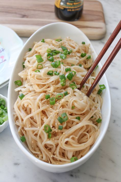 Longevity Noodles for The Lunar New Year! This recipe literally takes 15 minutes! Here's to good luck and a long and happy life! #asianfood #noodles #chinesenewyear #lunarnewyear Long Life Noodles, Noodles Chinese, Longevity Noodles, Chinese New Year Food, Asian Noodle Recipes, Sesame Noodles, Thai Noodles, Chinese Noodles, New Year's Food