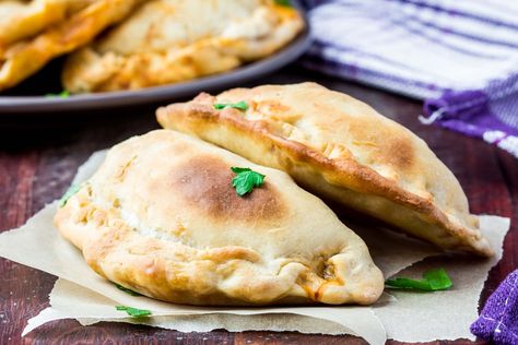 The secrets to making Air Fryer Calzones. Find out how to make this recipe and what to do, but more importantly, what NOT to do! Pocket Sandwiches, Hot Pocket Recipes, Living On A Dime, Homemade Hot Pockets, Pockets Recipe, Veggie Pies, Pizza Crust Dough, 2 Ingredient Recipes, Pasta Per Pizza