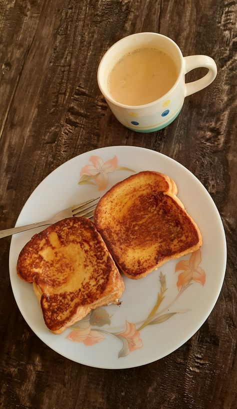 Tea And Bread, French Toast Aesthetic, Coffee And Toast, Tea And Toast, Nature Picnic, Cottagecore Recipes, Sweet Cafe, British Food, Good Morning Coffee