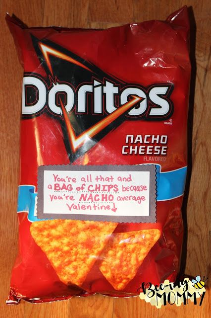 Nacho Doritio Saying: You're all that and a BAG OF CHIPS because you're NACHO average Valentine Snack Puns For Boyfriend, Funny Valentine Gifts For Him, Cute Food Sayings, Cheer Favors, Candy Sayings, Food Sayings, Candy Puns, Diy Valentine Gifts For Boyfriend, Valentine Gifts For Boys