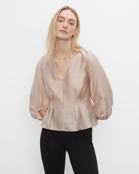 Shimmer Top Outfit, Shimmer Top, Winter Blouses, Top Outfit, Design Clothes, Wow Factor, Beauty Style, Fashion Design Clothes, Club Monaco