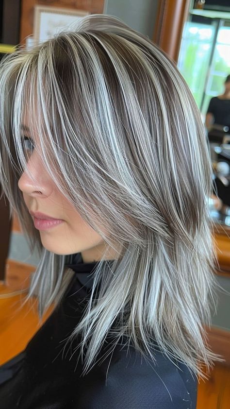 20 Stunning Chunky Highlights Ideas for a Bold, New You | Lookosm Silver And Gold Highlights, Chunky Gray Highlights, Blonde Hair With Grey Highlights, Blonde Chunks, Hair Lights, Medium Length Brown Hair, Brunette With Blonde Highlights, Chunky Blonde Highlights, Silver Hair Highlights