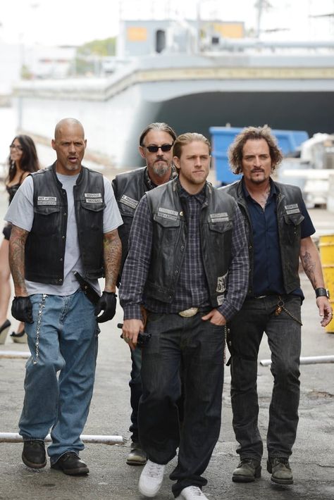 Charlie Hunnam on Sons of Anarchy Pictures Sons Of Anarchy Tara, Sons Of Anarchy Mc, Jax Sons Of Anarchy, Maggie Siff, Kim Coates, Ryan Hurst, Sons Of Anarchy Motorcycles, Sons Of Anarchy Samcro, Carla Diaz