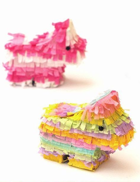 19 DIY Piñatas for Your Kid’s Birthday Party | Brit + Co Pinata Diy, Pastel Cupcakes, Tissue Paper Crafts, Piñata Ideas, Mini Pinatas, Diy Pinata, Tiny Wedding, Writing Blog, Diy Wedding Favors