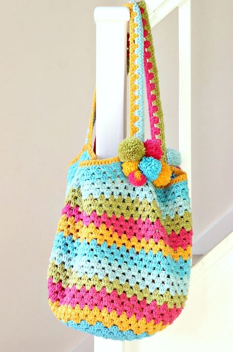 How to Crochet a Beach Bag. Free pattern – Zeens and Roger Knitting Bag Sewing Pattern, Knitting Bag Sewing, Beach Bag Pattern, Bag Free Pattern, Granny Stripe, Crochet Beach Bags, Bag Pattern Free, Crochet Bag Pattern Free, Pattern Knitting