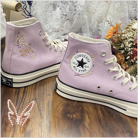 A tale as old as time, retold with Amazon's romantic wedding picture ideas. Customized Converse High Tops, Aesthetic Shoes Converse, Cute Shoes Converse, Converse With Flowers, Cutest Converse, Cute Shoes Aesthetic, Customize Converse, Butterfly Converse, Pastel Converse