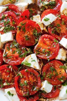 Tomatoes With Mozzarella, Sandwich Vegetarian, Salad Macaroni, Summer Flavors, Pasta Vegetariana, Marinated Tomatoes, Resep Salad, Tomate Mozzarella, Resep Diet