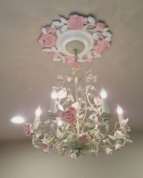 Diy Pink Chandelier, Coquette Lamps, Hanging Ceiling Decor, Homemade Chandelier, Princess Room Decor, Dream Bedroom Inspiration, Pink Room Decor, Casa Vintage, Princess Room