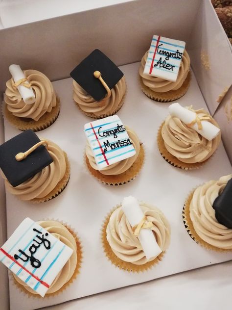 Psychology Cupcakes, Phd Graduation Cake Ideas, Phd Celebration Ideas, Phd Graduation Cake, Psychology Cake, Architect Cake, Phd Party, Graduation Menu, Degree Cake