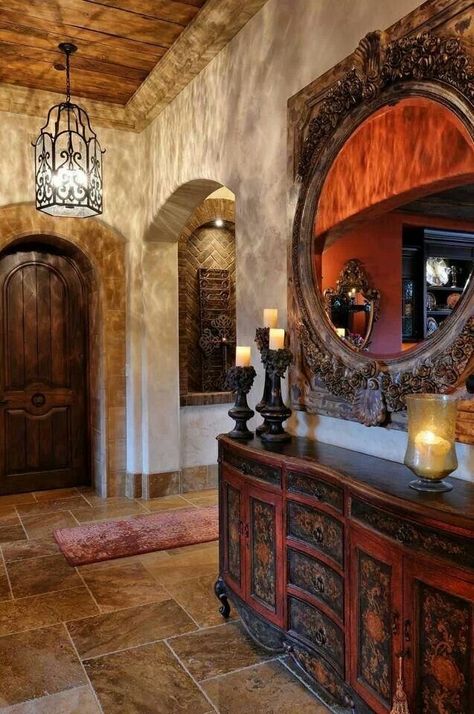 Style Toscan, Ceiling Crown Molding, Tuscan Decor, Old Homes, Tuscan Design, Mediterranean Home Decor, Tuscan House, Casas Coloniales, Mirror On The Wall