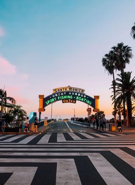 The Ultimate Key West, Florida Bucket List | 98 Things to Do - Destination Daydreamer Pier Santa Monica, Santa Monica Los Angeles, Restaurants In Paris, Cool Things To Do, Los Angeles Travel, Restaurants Food, Santa Monica Pier, Unusual Things, City Of Angels