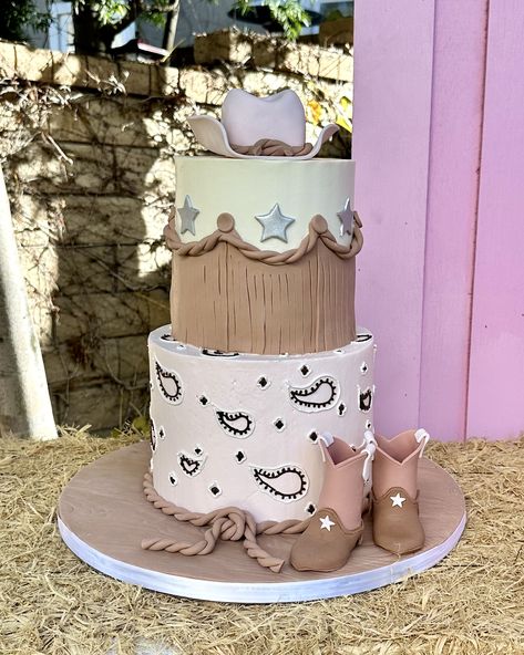 Cowgirl 1st Birthday Cake, Cowgirl Birthday Cakes Western Theme, Cowgirl Theme Cake, First Rodeo Birthday Party Girl Cake, My First Rodeo Cake Girl, Cowgirl Bday Cake, Cowgirl Cakes Birthday, Cowgirl Cake, Rodeo Cake Girl