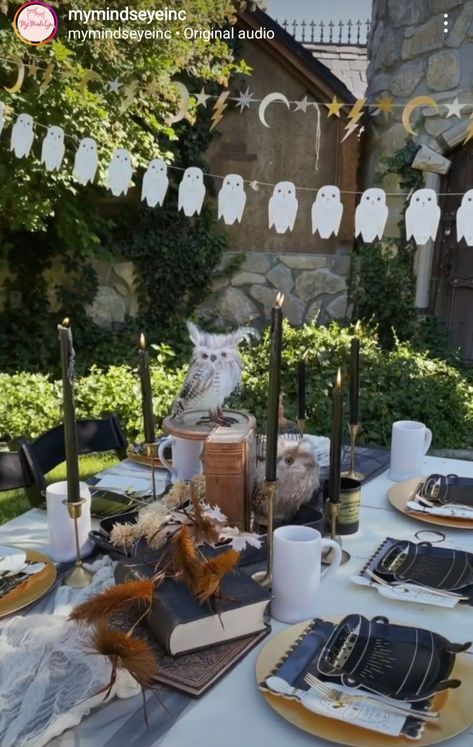 Harry Potter Dining Hall Party, Harry Potter Friendsgiving, Harry Potter Tablescape, Harry Potter Table Setting, Harry Potter Dinner Party, Harry Potter Table Decorations, Harry Potter Table, Harry Potter Halloween Decorations, Harry Potter Candles