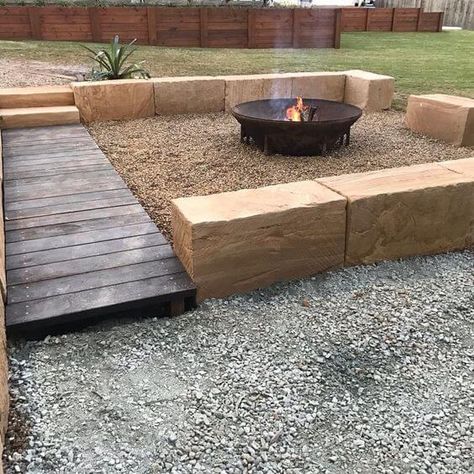 24 Fire Pit Setting Ideas On A Budget - 172 Pool Interior Design, Front Yard Landscape Design, Pool Interior, Beginners Garden, Outdoor Fire Pit Seating, Outdoor Fire Pit Area, Front Yard Landscape, Fire Pit Landscaping, Fire Pit Seating