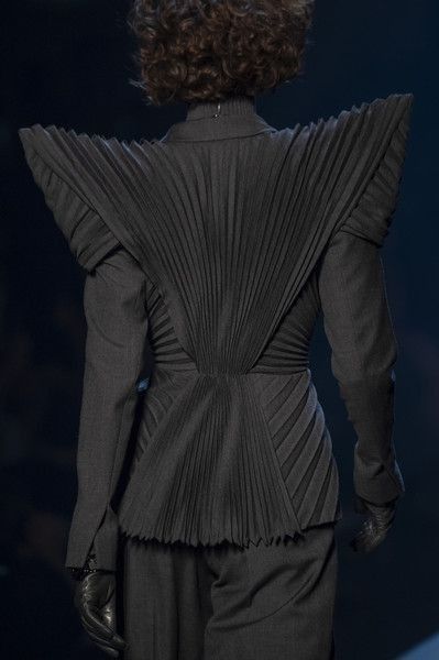 Pointy Shoulders Blazer, Cyberpunk Samurai, Gaultier Couture, Jean Paul Gaultier Haute Couture, Space Fashion, Lambskin Jacket, All Black Fashion, Futuristic Fashion, 2019 Fashion