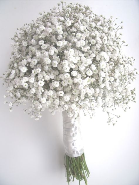 I love gypsophila. It is possibly one of my favourite flowers and is super cheap. How about bouquets of this for your little ones, with some added extras in your own bouquet. Personally, I'd happily have this all to myself. Beautiful. And it won't distract from your dress either. Gypsophila Wedding Bouquet, Bridesmaid Bouquet Alternatives, Gypsophila Wedding, Yard Wedding, Baby's Breath, Cheap Wedding, Bridal Flowers, Wedding Pinterest, Backyard Wedding