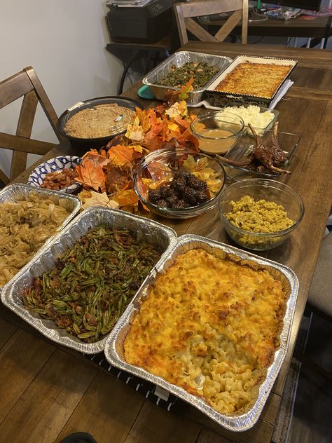 Thanksgiving Aesthetic Black Family, Thanksgiving Dinner Black Family, Thanksgiving Food Ideas Black People, Thanksgiving Black People, Thanksgiving Food Black People, Black Thanksgiving Food, Thanksgiving Black Families Food, Black People Thanksgiving Food, Baby Shower Food Black People