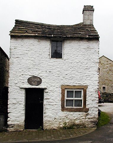 Ireland inn Cottage Cabin, English Cottage, Old Buildings, Little Houses, Detached House, Old Houses, The Door, Small House, Tiny House