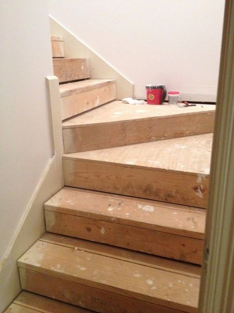 You have to see this stunning stairway  makeover! #DIY #Stairs #HomeImprovement Stairs Makeover Ideas, Flat Marbles, Stairs Makeover, Diy Hanging Shelves, Escalier Design, Diy Stairs, Easy A, Mosaic Garden, Diy Tips