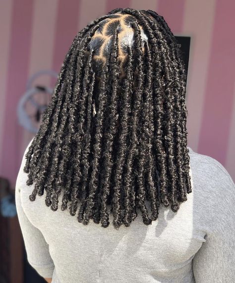 Sasha Locs Styles, Soft Locs Short, Short Soft Locs, Extension Hairstyles, Cute Weave Hairstyles, Butterfly Locks, Short Hair Twist Styles, Latest Hair Braids, Soft Locs