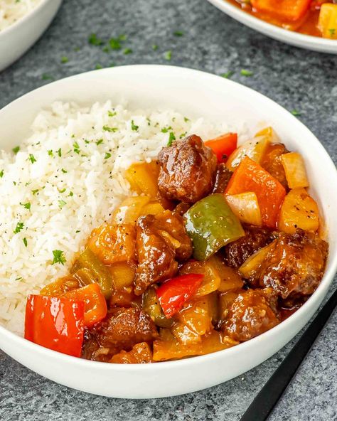 Discover the magic of perfectly crispy pork paired with a tangy-sweet sauce in this classic Sweet and Sour Pork recipe. 🍍🌶 Perfect for family dinners or Asian-inspired nights. #SweetAndSourPork #ChineseCuisine Pineapple Chicken Thighs, Pineapple Chicken Tacos, Chicken Lunch Ideas, Easy Pineapple Chicken, Pineapple Chicken Stir Fry, Pineapple Chicken And Rice, Pork And Pineapple, Sweet N Sour Pork Recipe, Pineapple Chicken Recipes