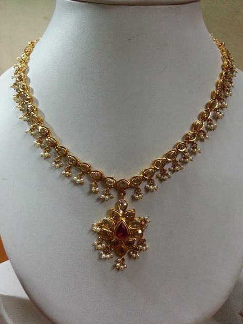 South Jewellery, Latest Jewellery Designs, Uncut Diamond Necklace, Simple Jewellery, Quilling Earrings, Gold Necklace Indian, Gold Jewelry Simple Necklace, Beautiful Gold Necklaces, Diamond Necklace Designs