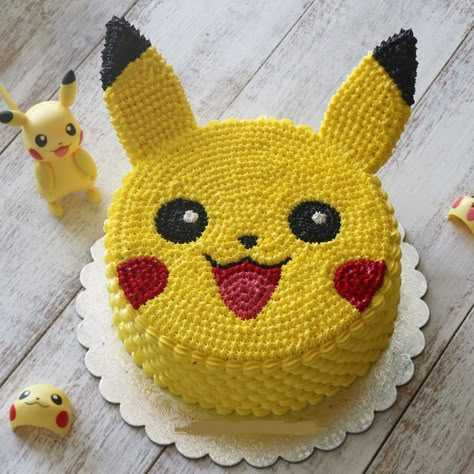 Pikachu Cake Ideas, Pikachu Cake Birthdays, Bolo Pikachu, Pokemon Cakes, Pikachu Background, Pokémon Cake, Birthday Pokemon, Pokemon Party Ideas, Pikachu Party